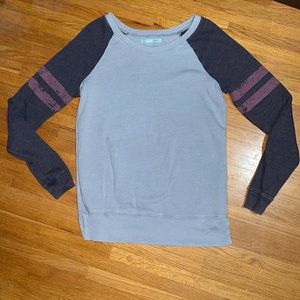 Maurice’s crew neck sweatshirt; size medium
